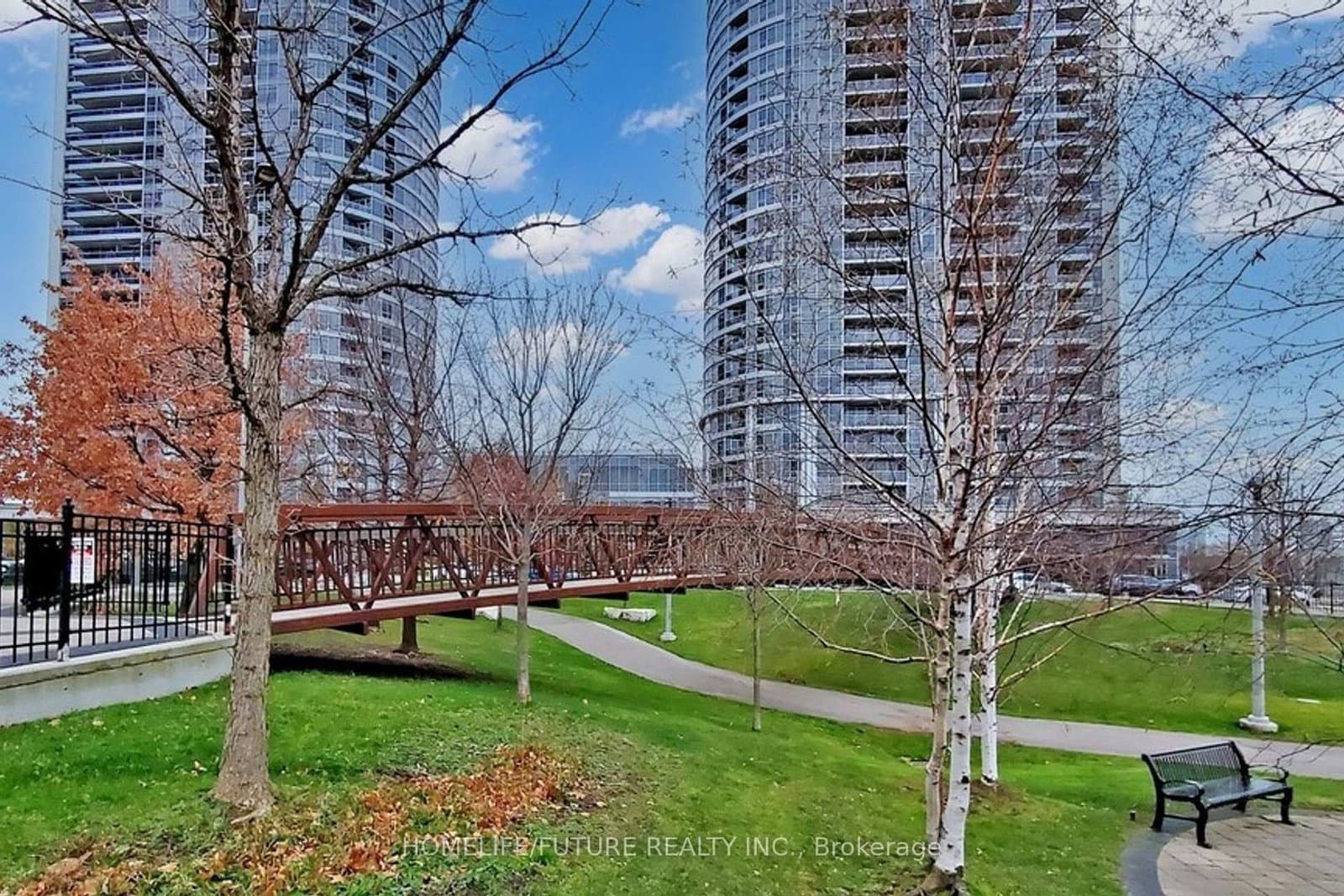 181 Village Green Square, Unit 821 thumbnail 12