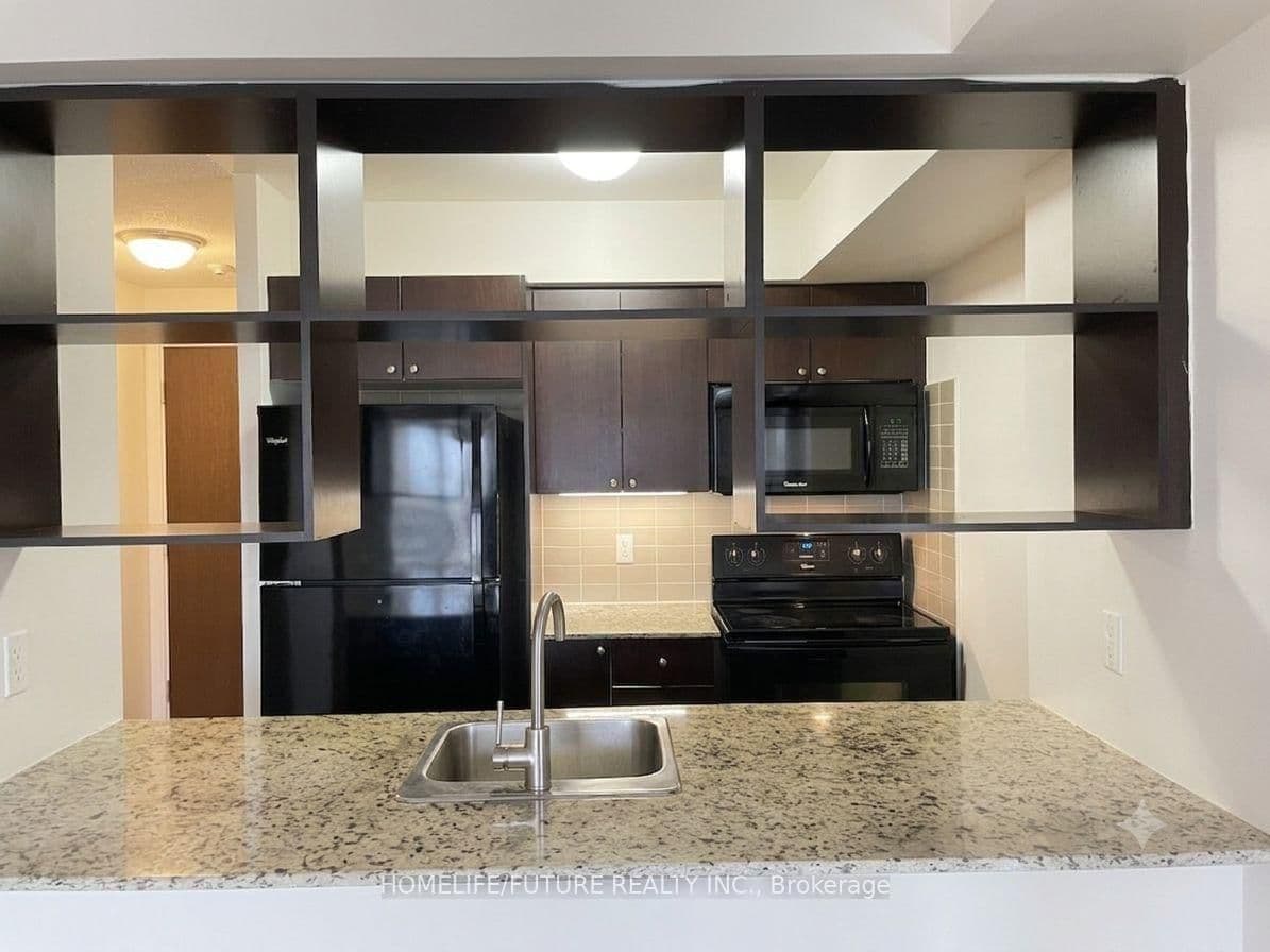 181 Village Green Square, Unit 821 thumbnail 13