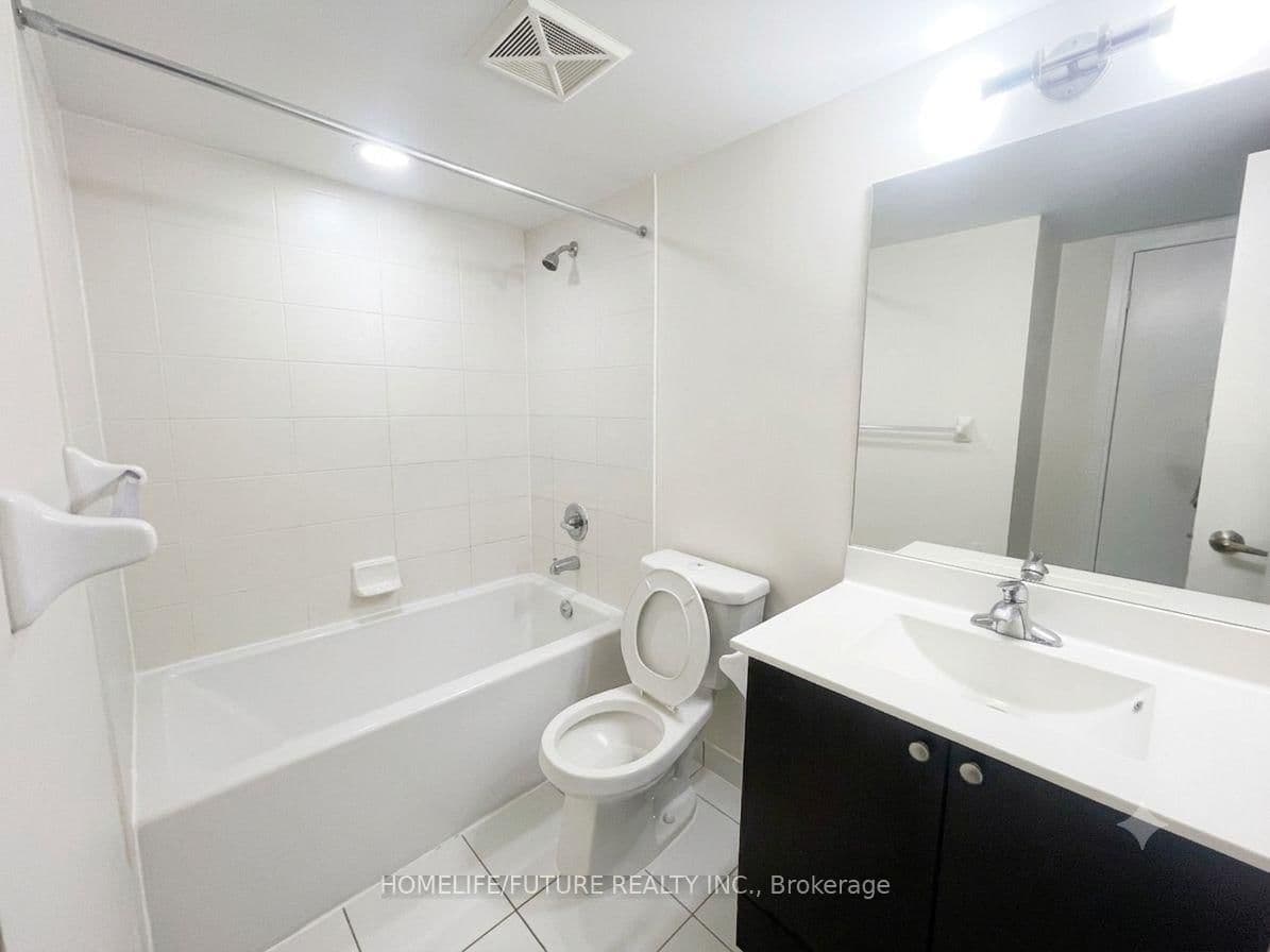 181 Village Green Square, Unit 821 thumbnail 14