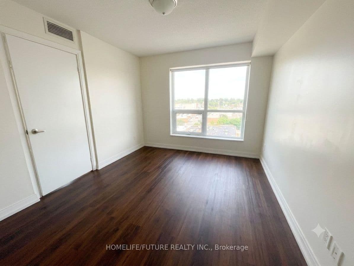 181 Village Green Square, Unit 821 thumbnail 2