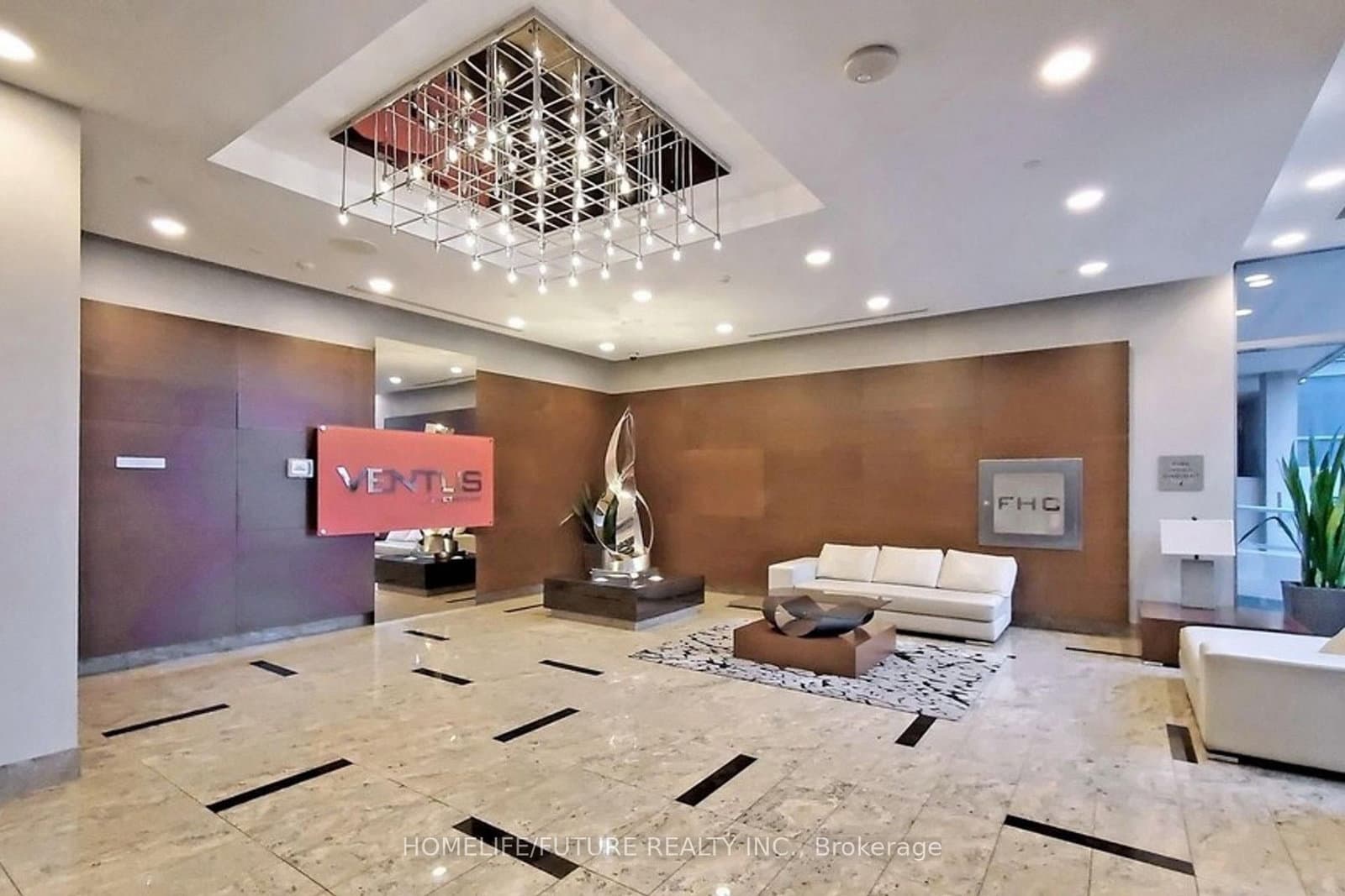 181 Village Green Square, Unit 821 thumbnail 3