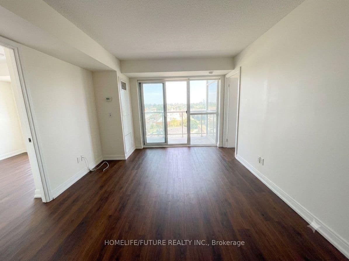 181 Village Green Square, Unit 821 thumbnail 4