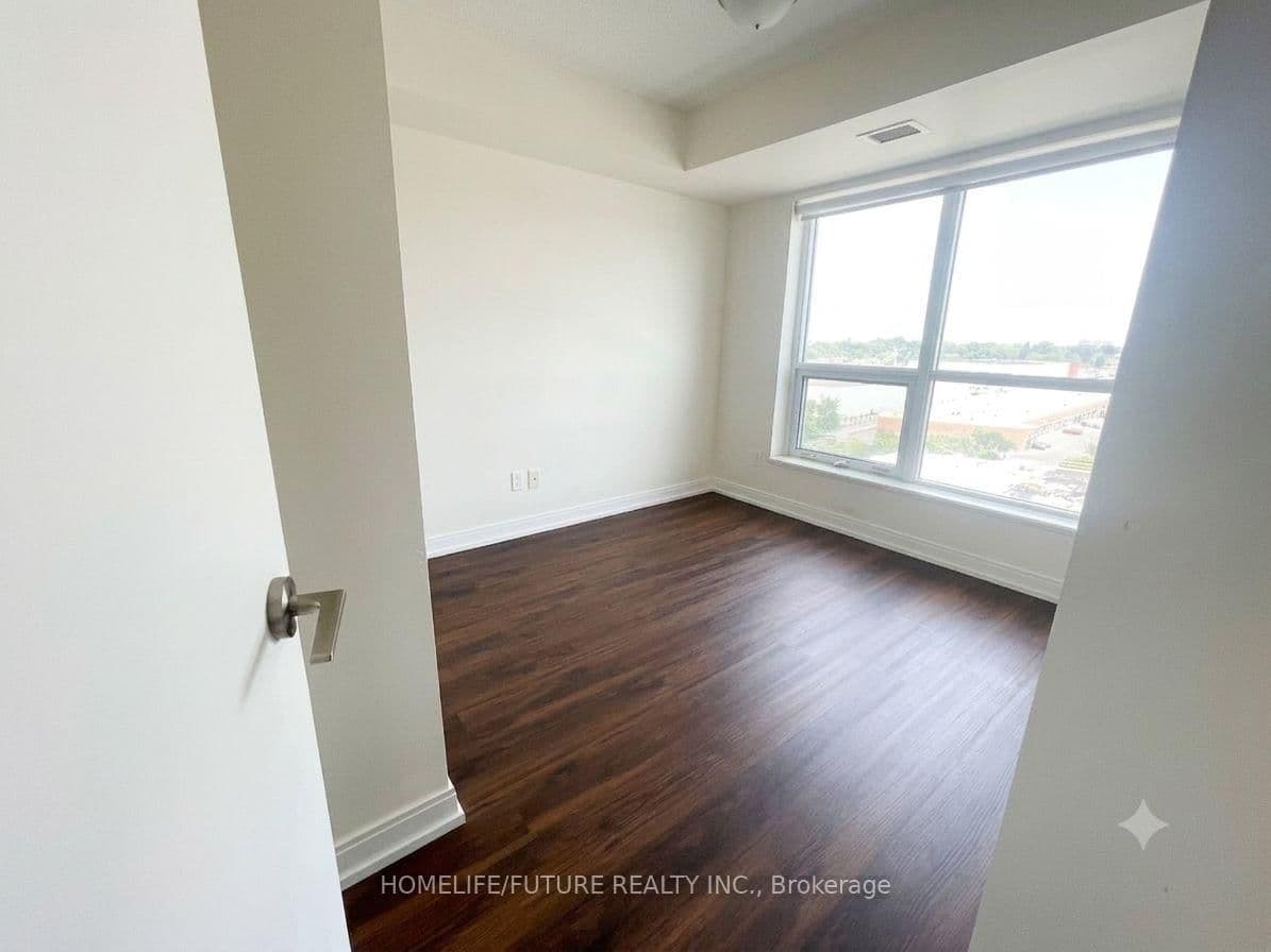 181 Village Green Square, Unit 821 thumbnail 6