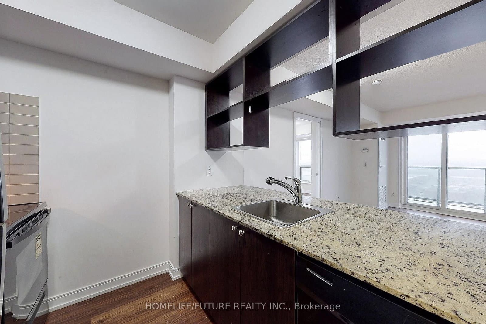 181 Village Green Square, Unit 821 thumbnail 7