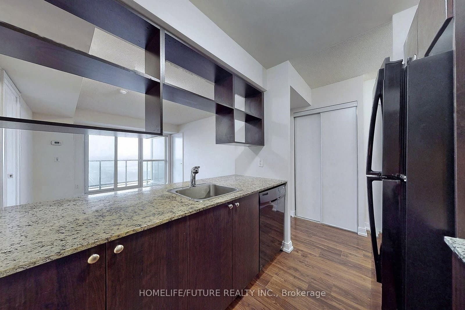 181 Village Green Square, Unit 821 thumbnail 8