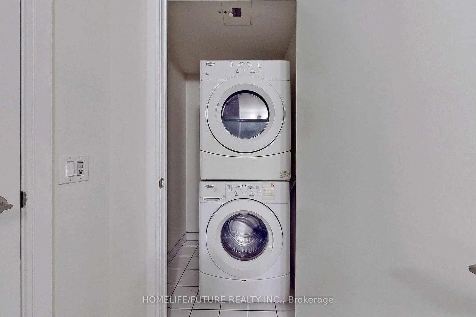 181 Village Green Square, Unit 821 thumbnail 9