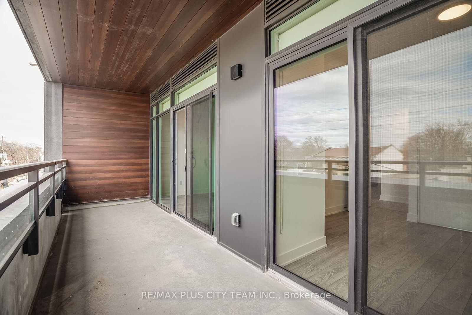 1285 Queen Street E, Unit 303 thumbnail 13