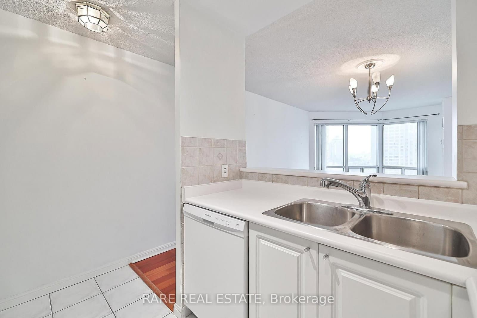 11 Lee Centre Drive, Unit 1016 thumbnail 12