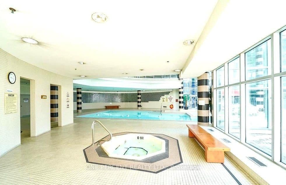 2550 Lawrence Avenue E, Unit 402 thumbnail 5