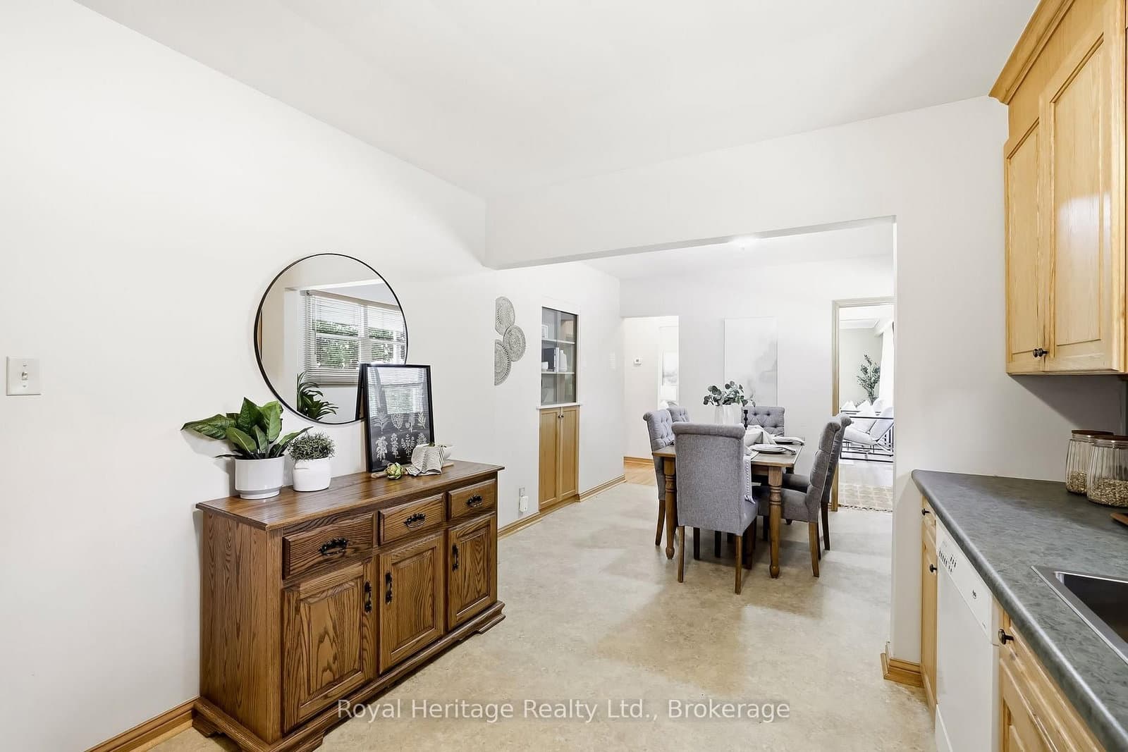 12 Simcoe Street thumbnail 14
