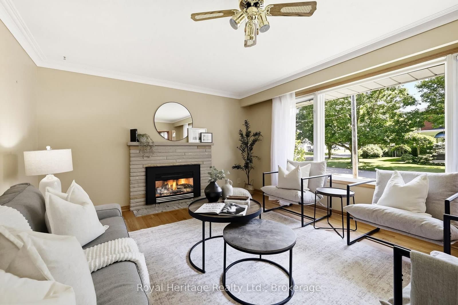 12 Simcoe Street thumbnail 9