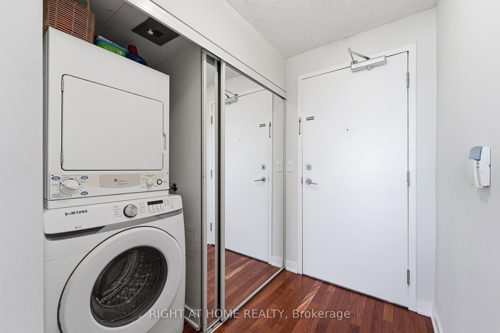 38 Lee Centre Drive, Unit 1612 thumbnail 3