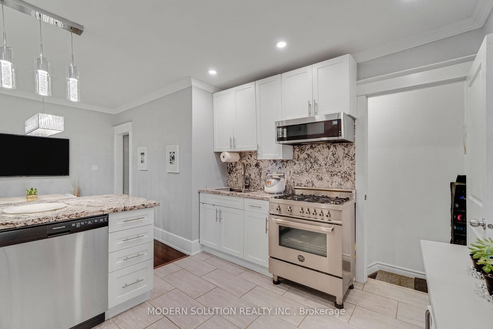 741 Milverton Boulevard thumbnail 15