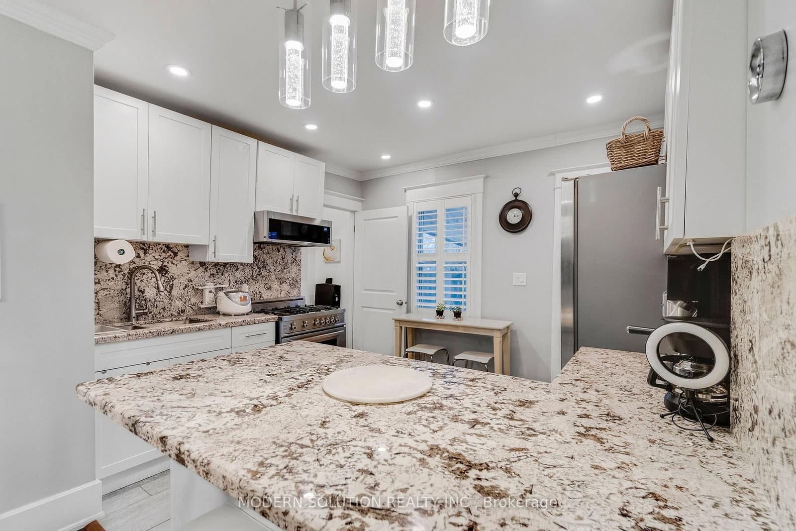 741 Milverton Boulevard thumbnail 16