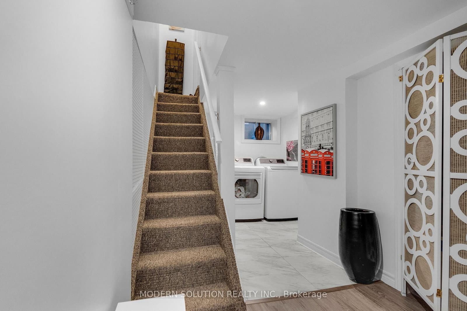 741 Milverton Boulevard thumbnail 21