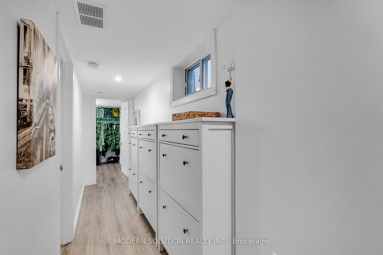 741 Milverton Boulevard thumbnail 22