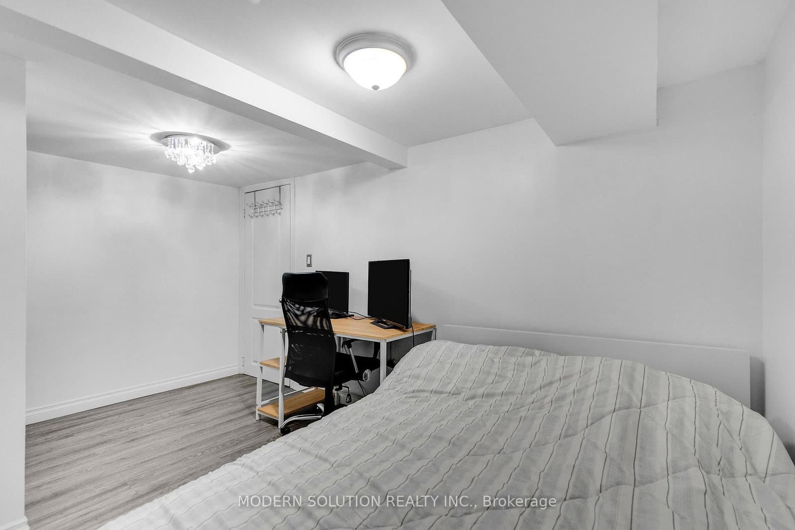 741 Milverton Boulevard thumbnail 27