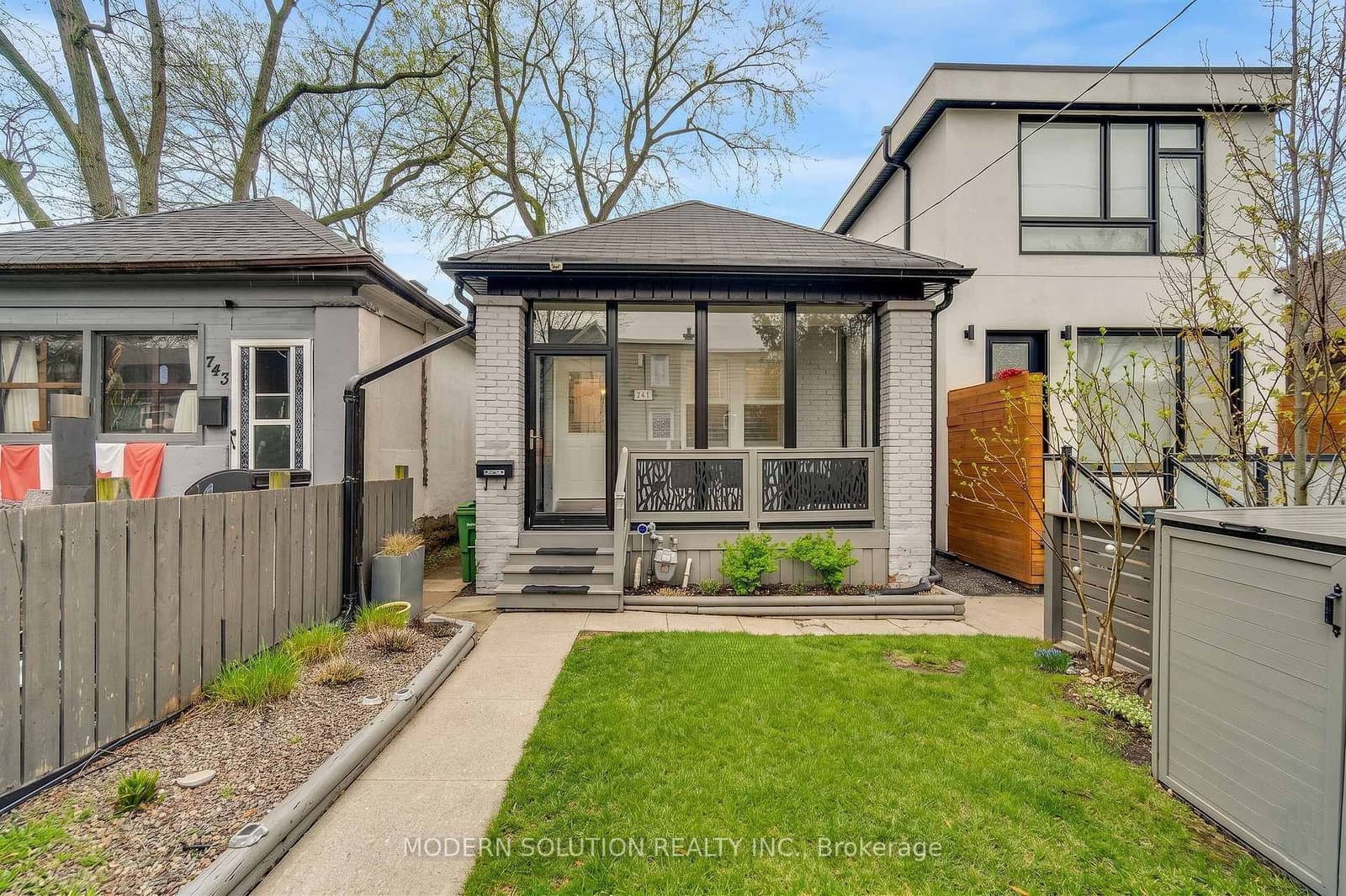 741 Milverton Boulevard thumbnail 40