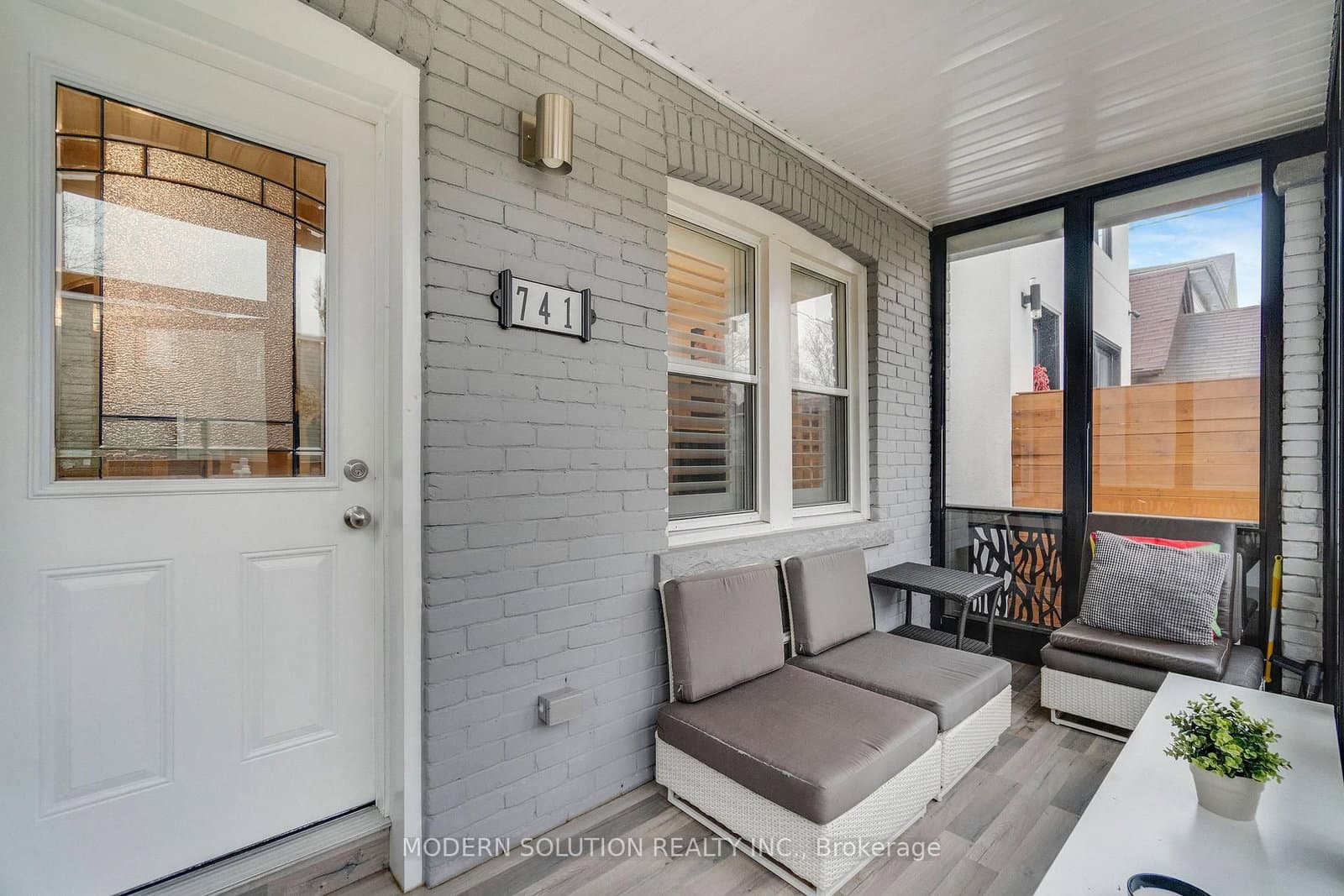 741 Milverton Boulevard thumbnail 5