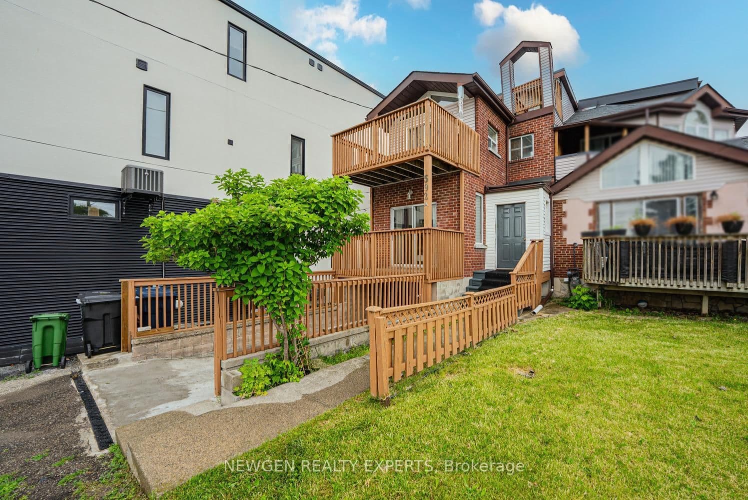 592A Danforth Road thumbnail 2
