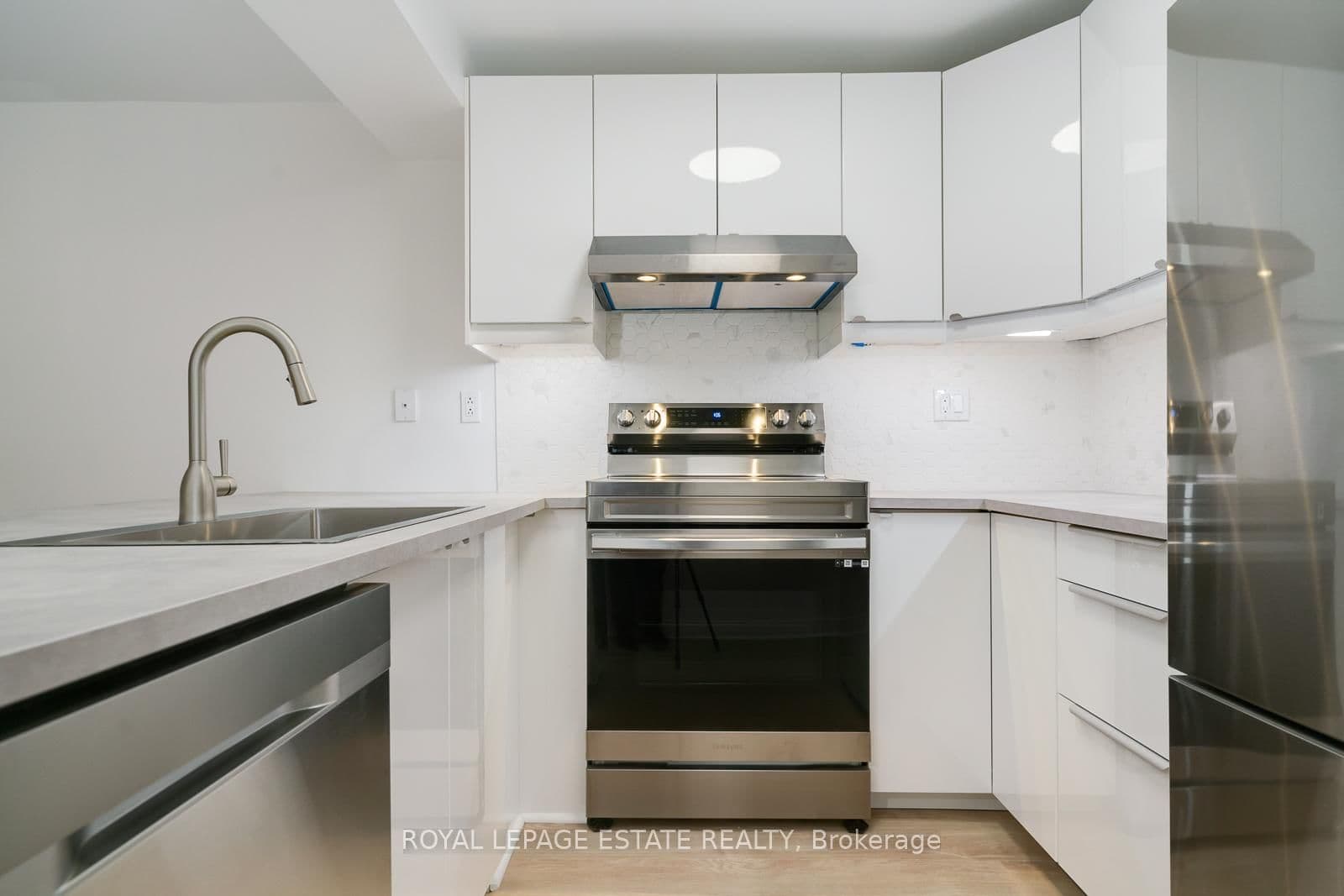 155 Langley Avenue, Unit Lower Level thumbnail 6