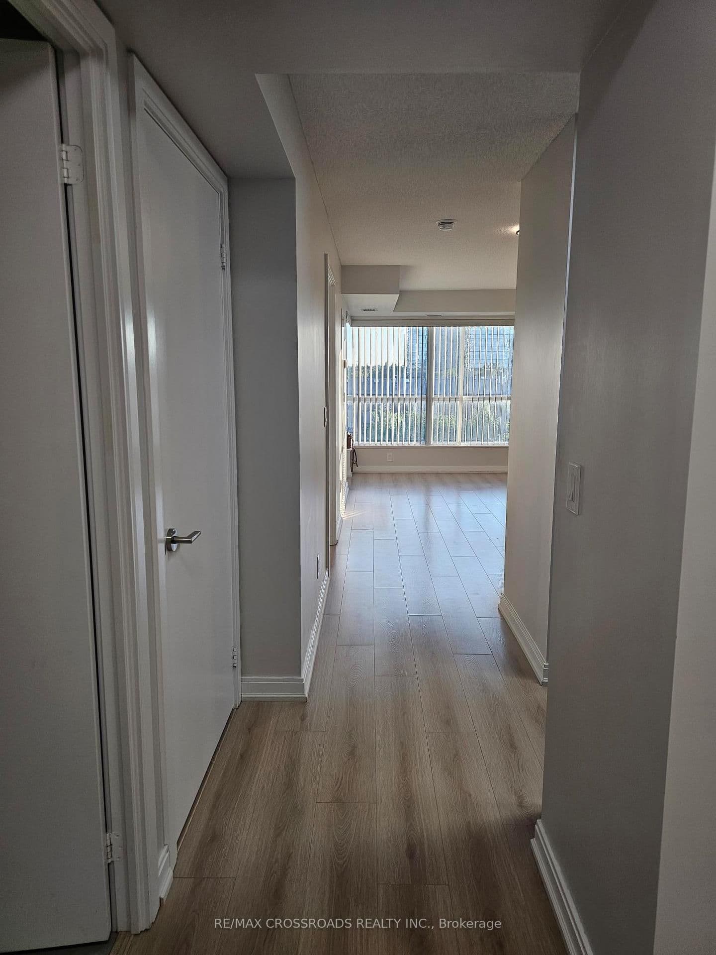 151 Village Green Square, Unit 506 thumbnail 10