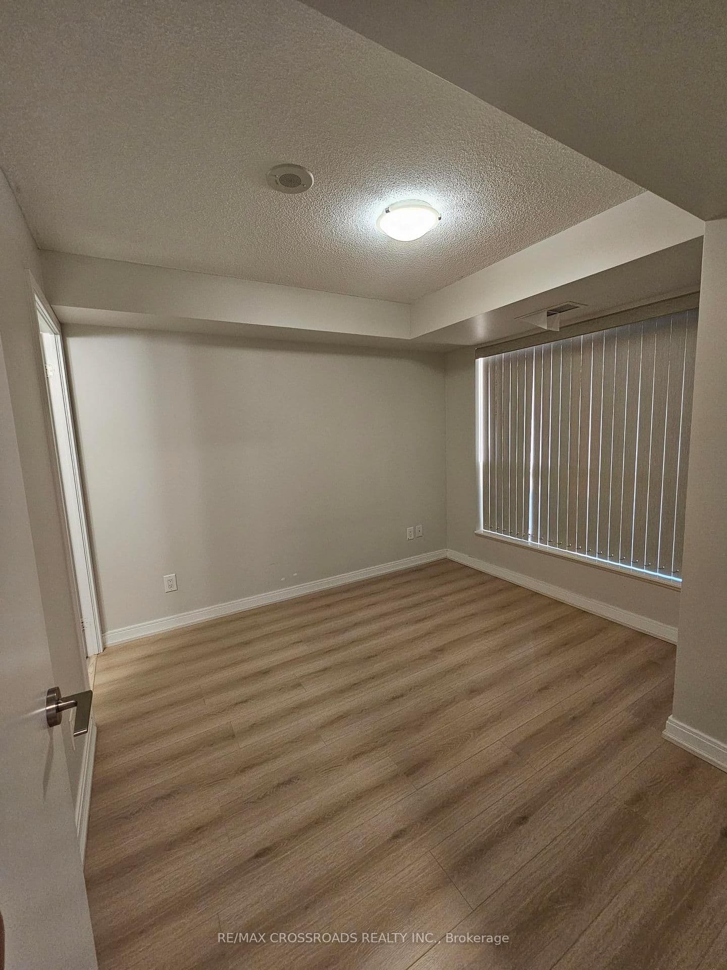 151 Village Green Square, Unit 506 thumbnail 11
