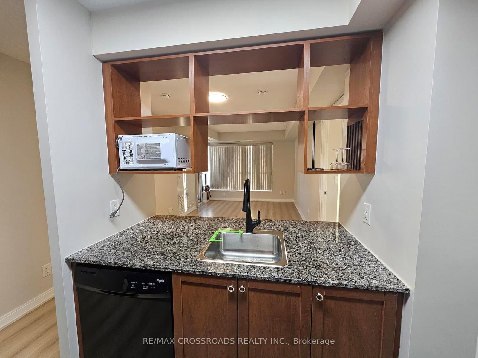 151 Village Green Square, Unit 506 thumbnail 17