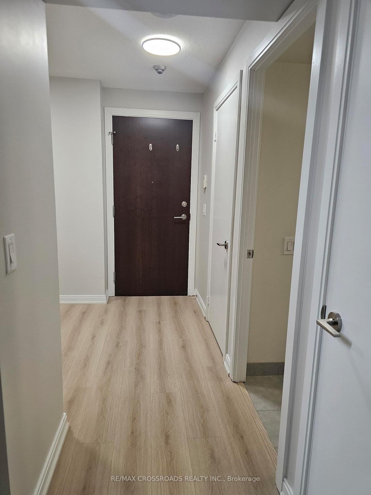 151 Village Green Square, Unit 506 thumbnail 18