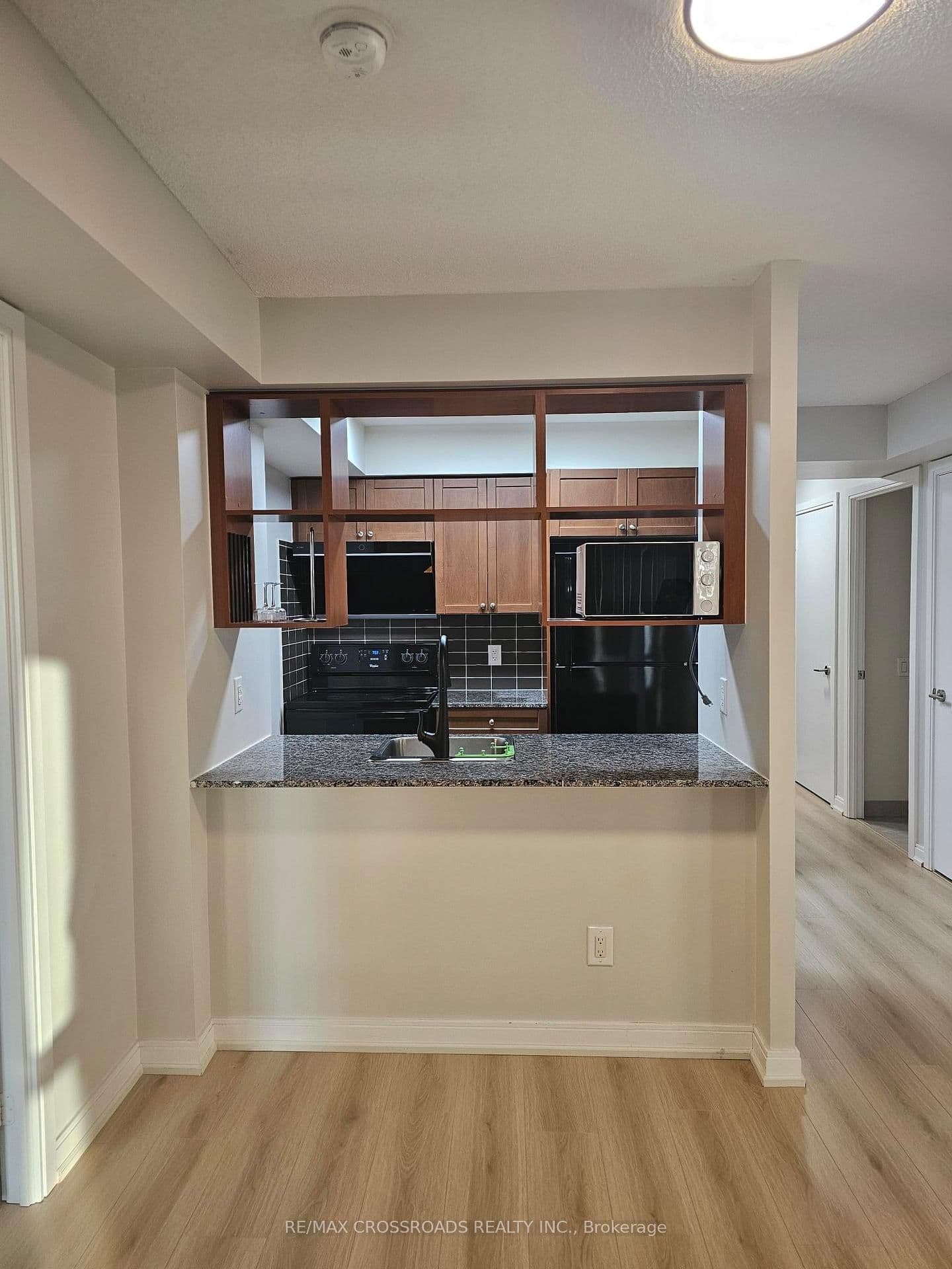 151 Village Green Square, Unit 506 thumbnail 19