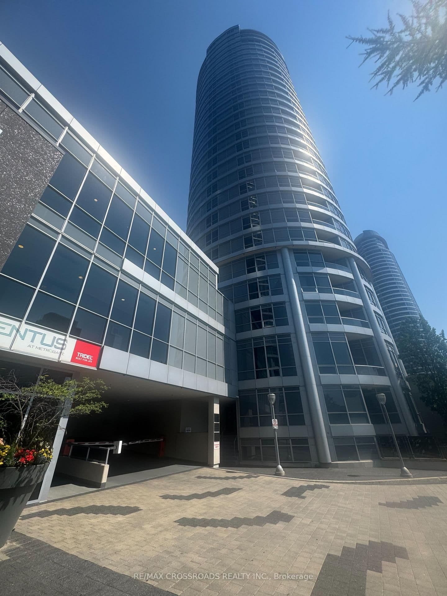151 Village Green Square, Unit 506 thumbnail 2