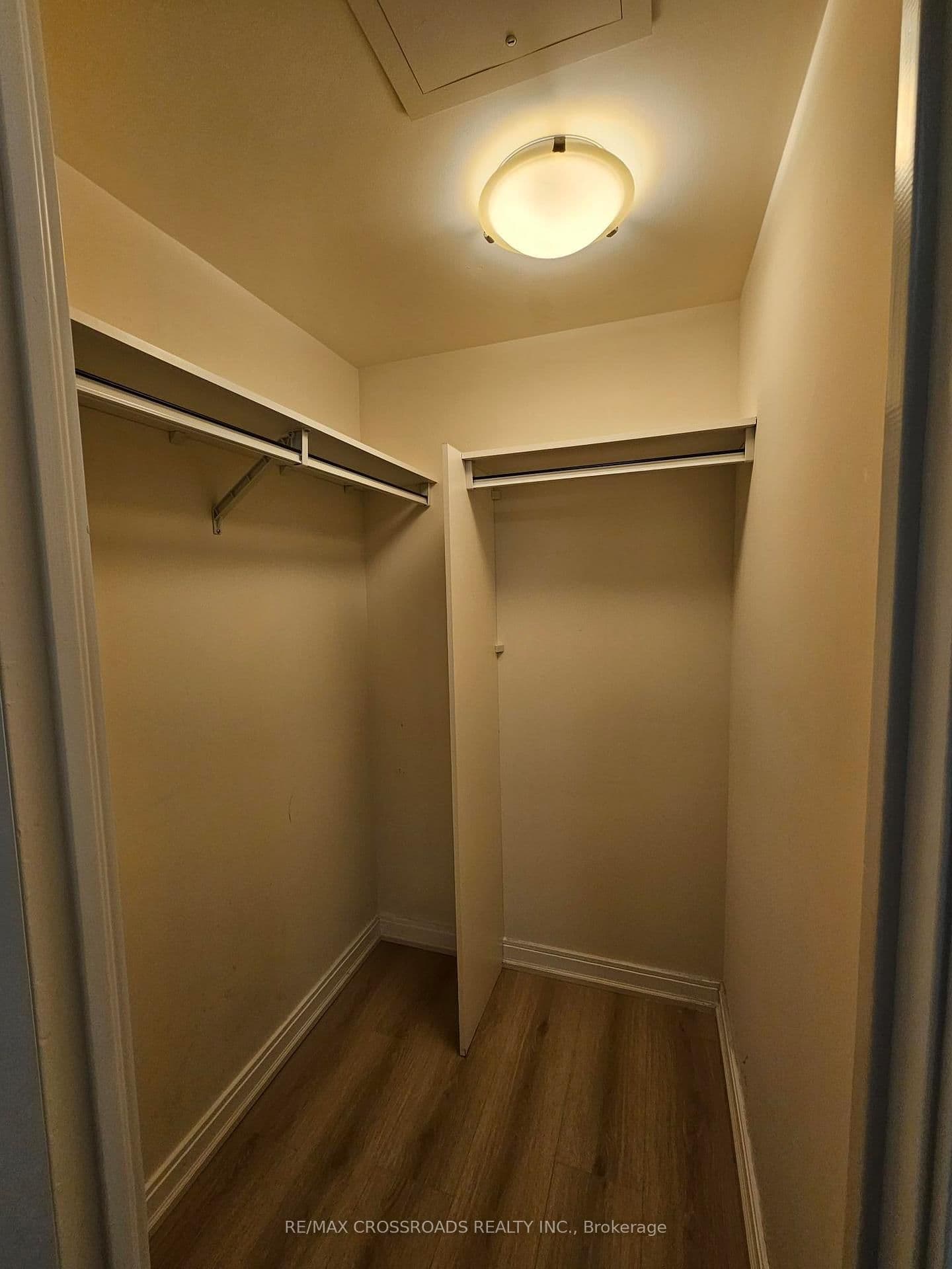 151 Village Green Square, Unit 506 thumbnail 20