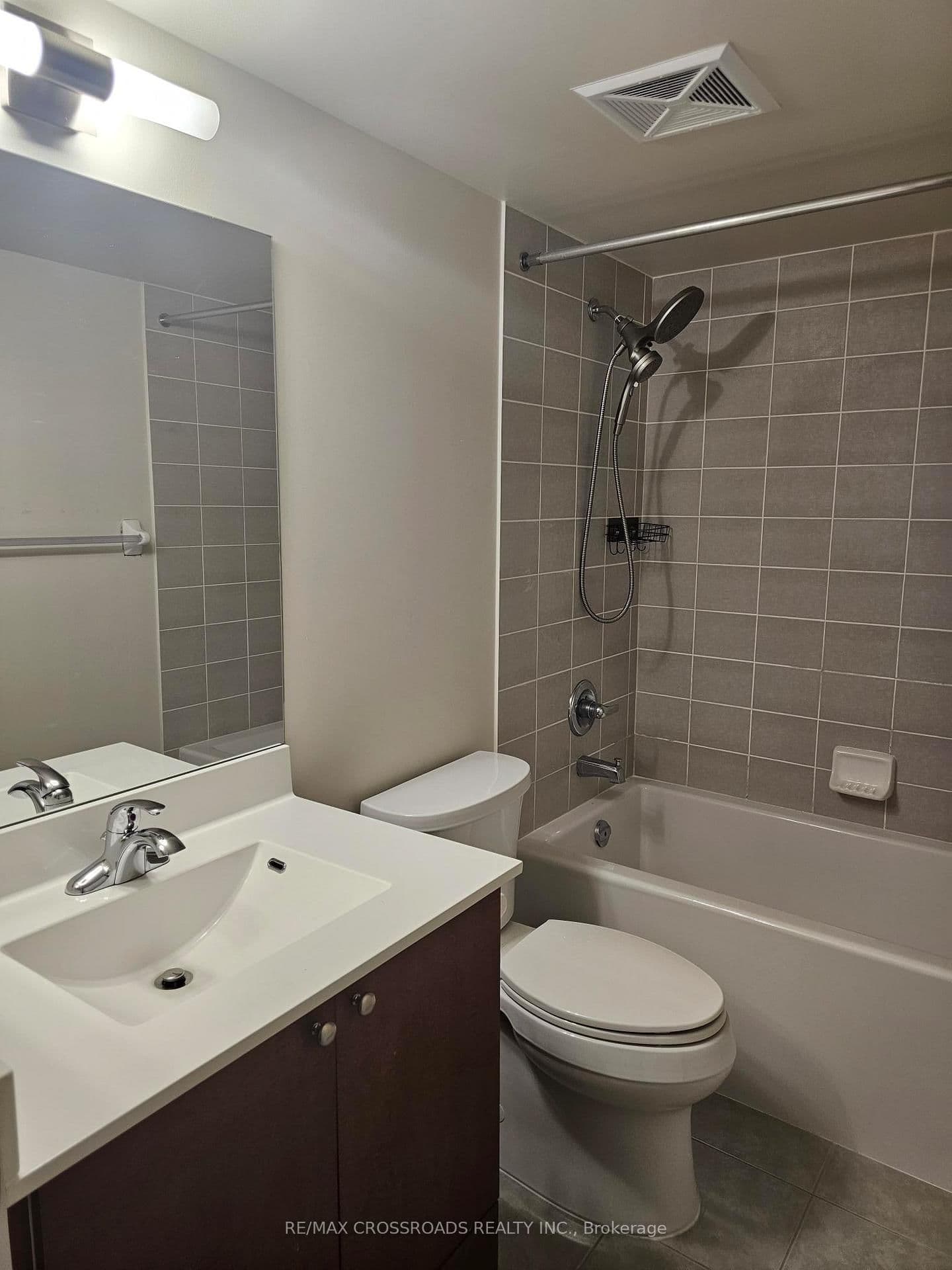 151 Village Green Square, Unit 506 thumbnail 28