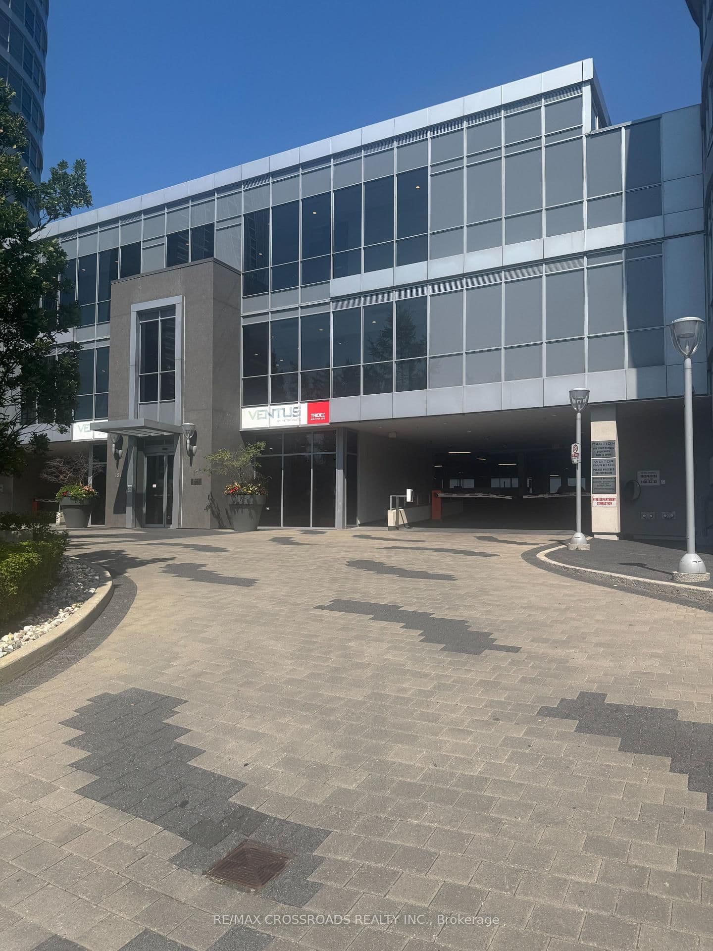 151 Village Green Square, Unit 506 thumbnail 3