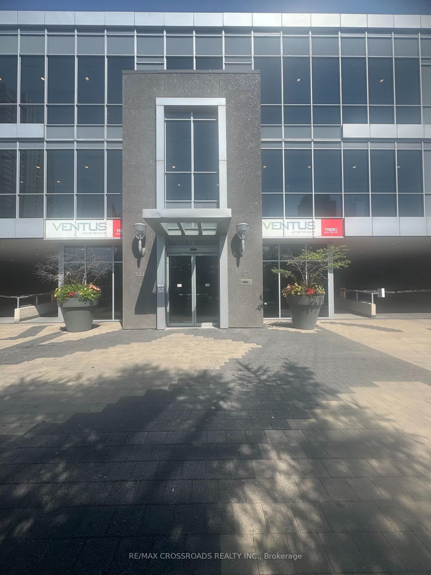 151 Village Green Square, Unit 506 thumbnail 4