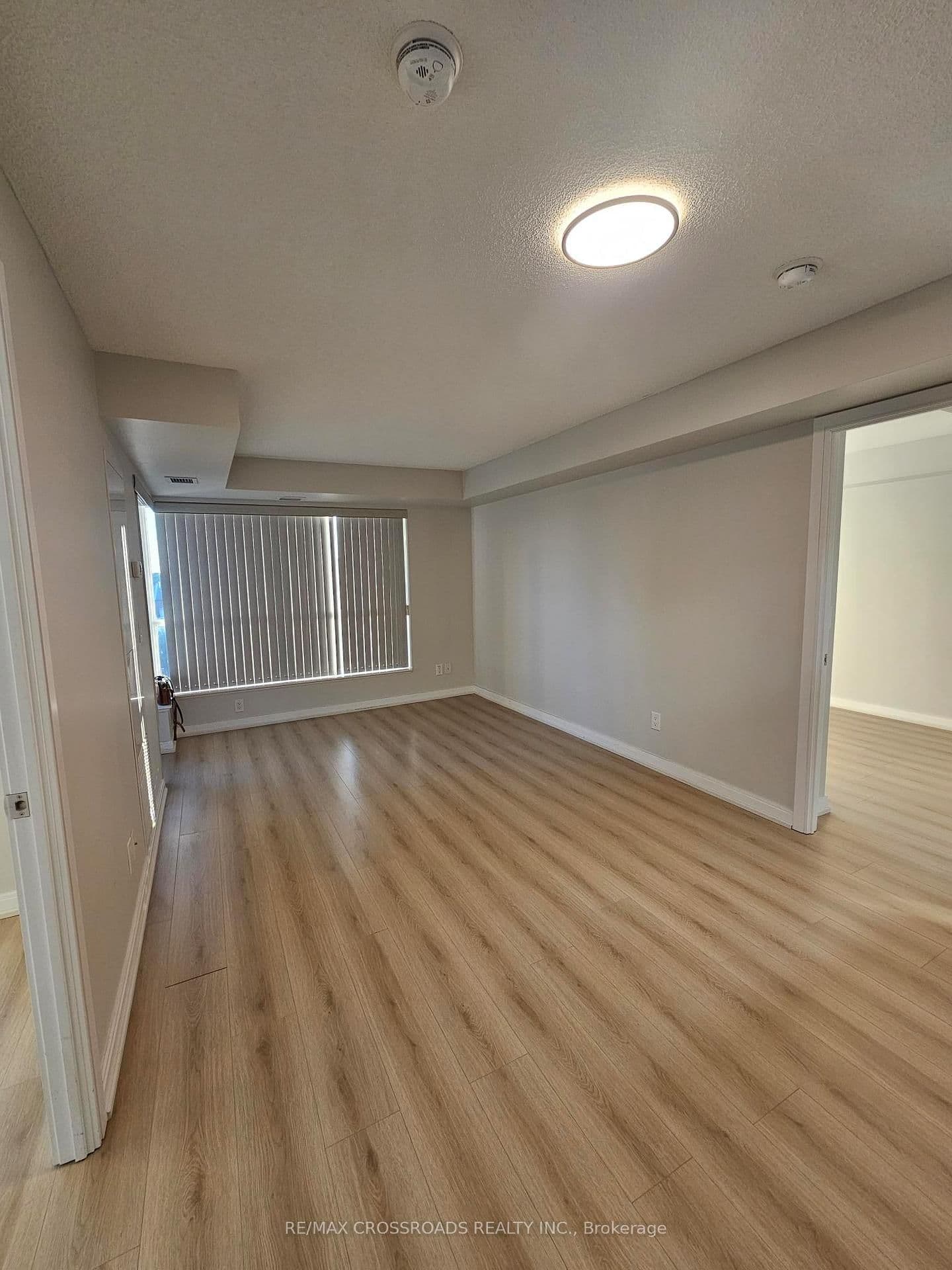 151 Village Green Square, Unit 506 thumbnail 6
