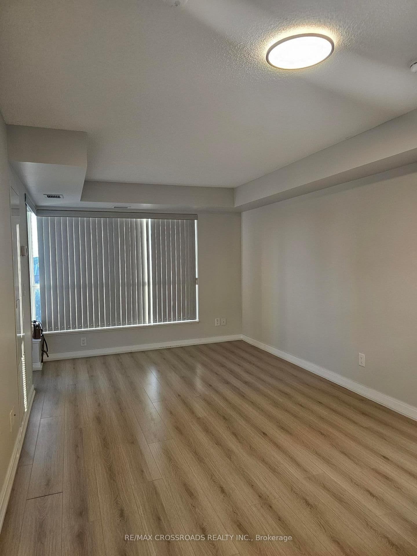 151 Village Green Square, Unit 506 thumbnail 7
