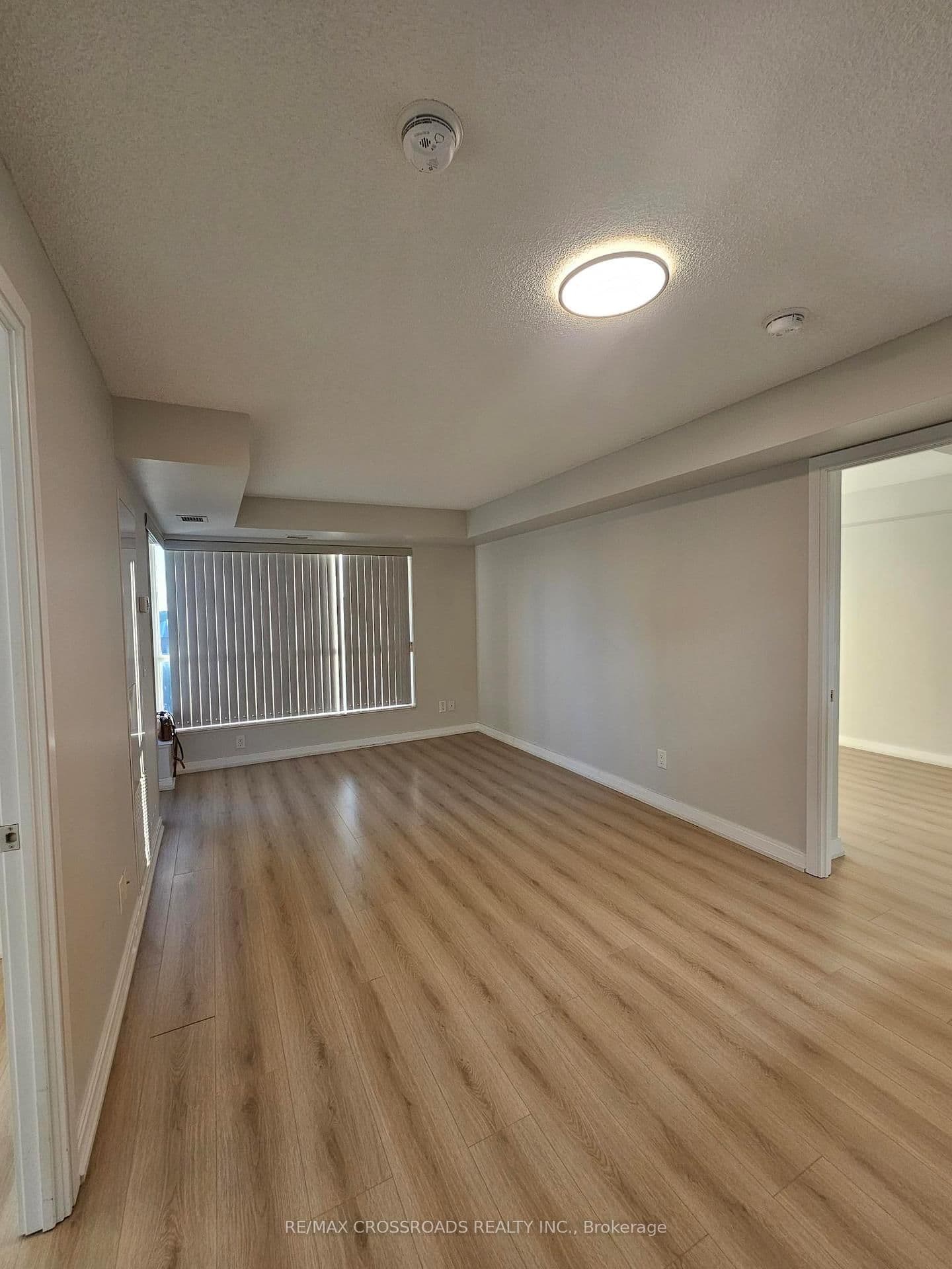 151 Village Green Square, Unit 506 thumbnail 8