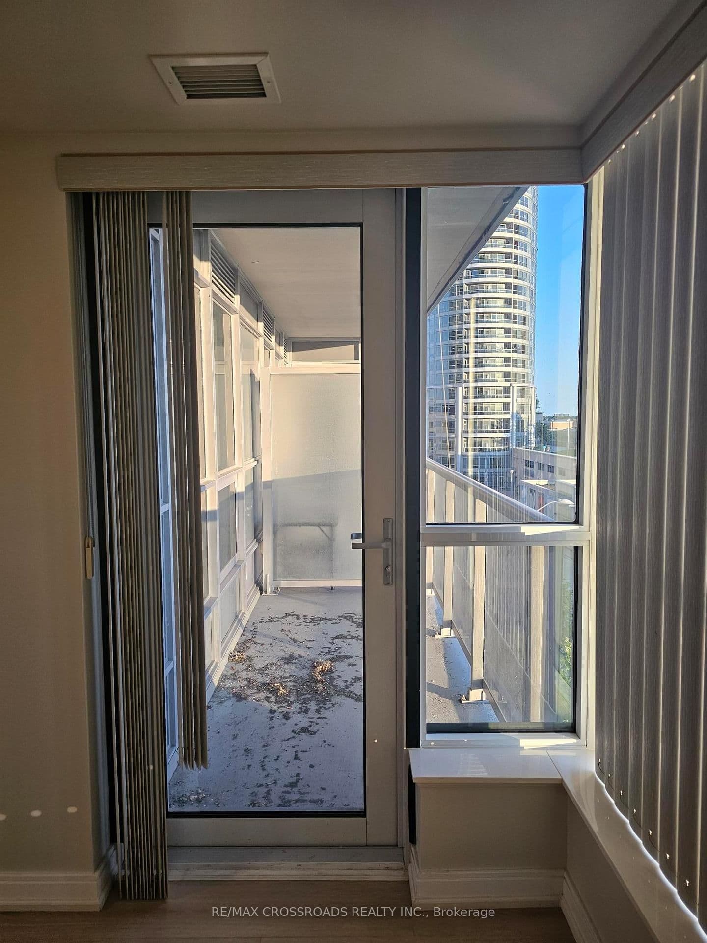 151 Village Green Square, Unit 506 thumbnail 9