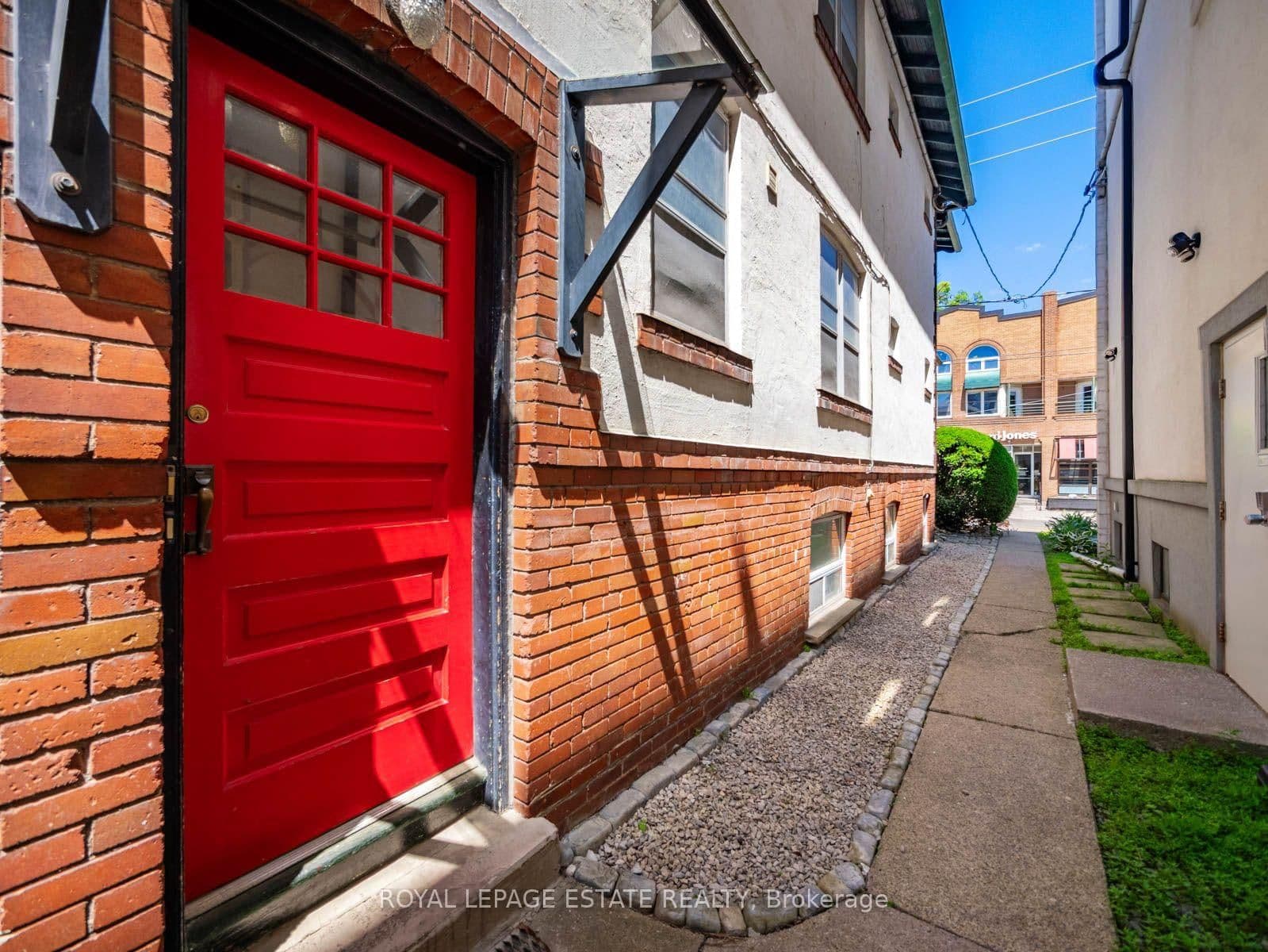 2275 Queen Street E thumbnail 44