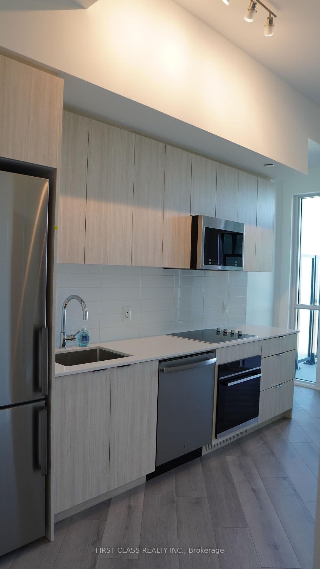 20 Deans Drive, Unit 819 thumbnail 3
