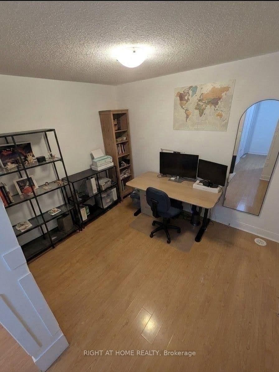 290 Village Green Square, Unit TH25 thumbnail 10