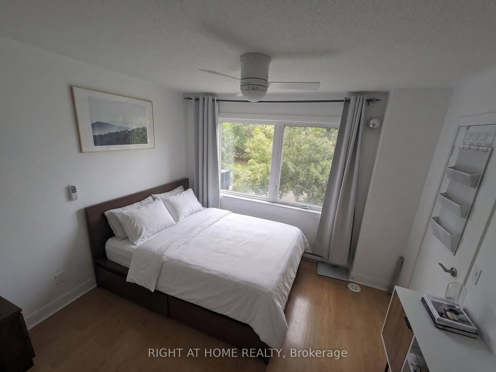 290 Village Green Square, Unit TH25 thumbnail 5