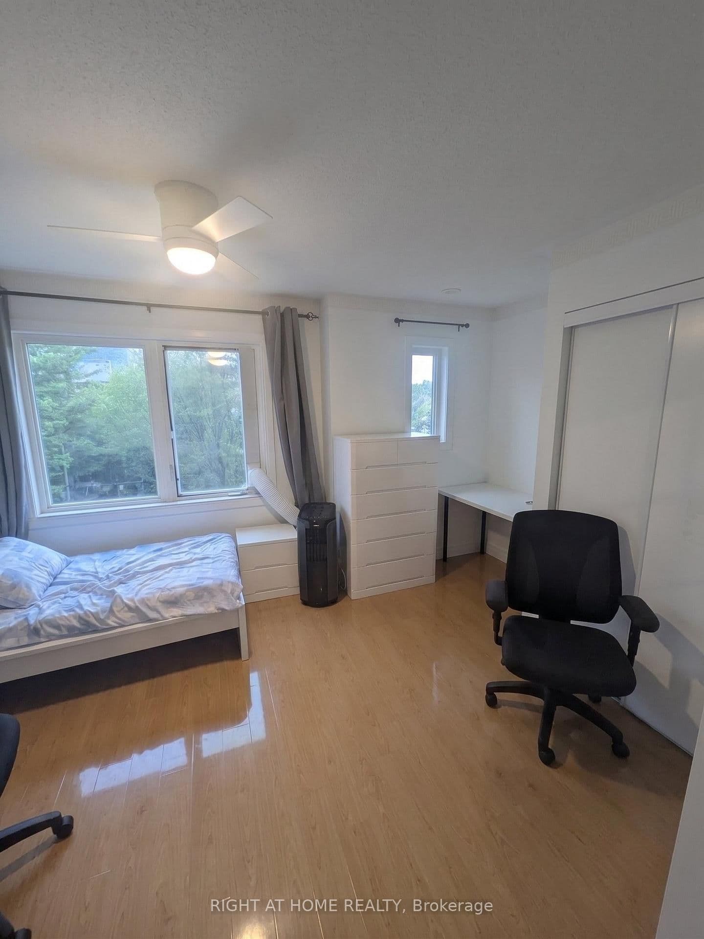 290 Village Green Square, Unit TH25 thumbnail 7