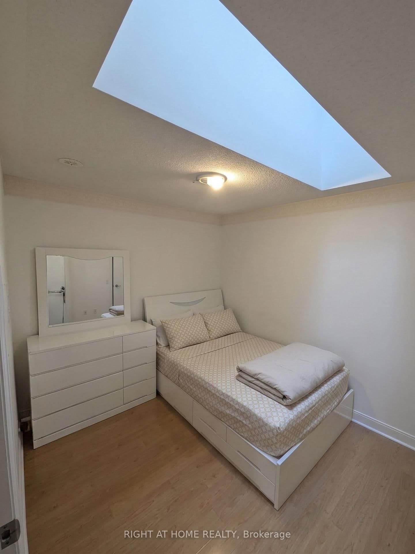 290 Village Green Square, Unit TH25 thumbnail 8