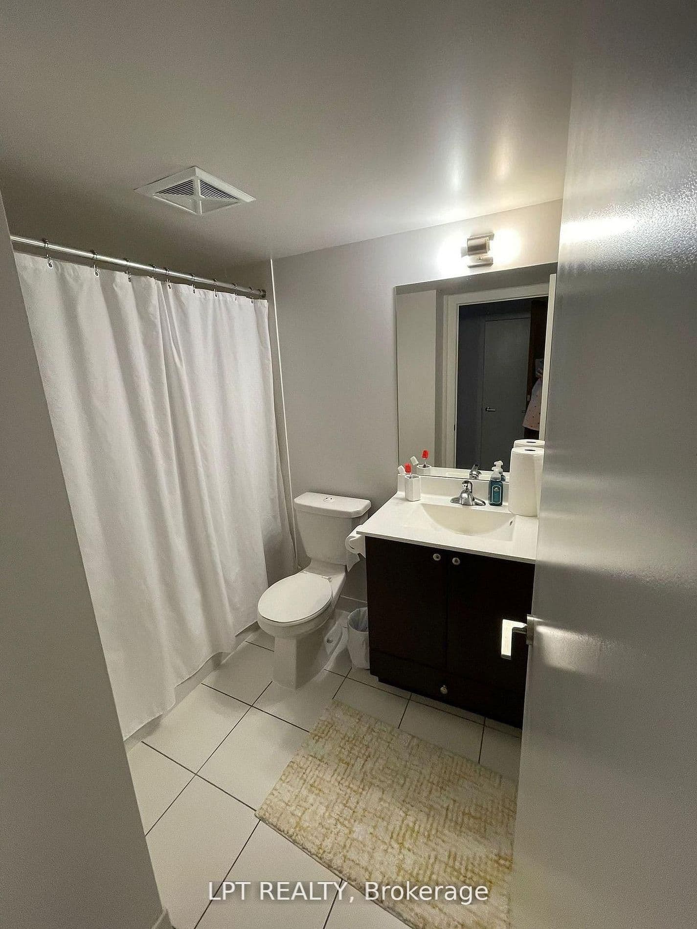 181 Village Green Square, Unit 812 thumbnail 10