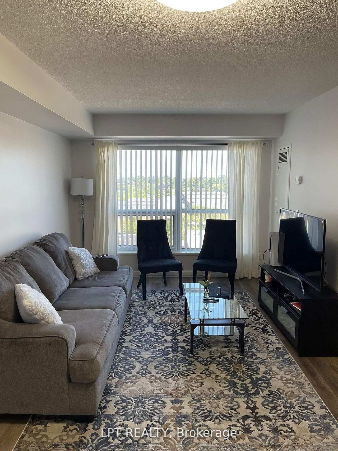 181 Village Green Square, Unit 812 thumbnail 3