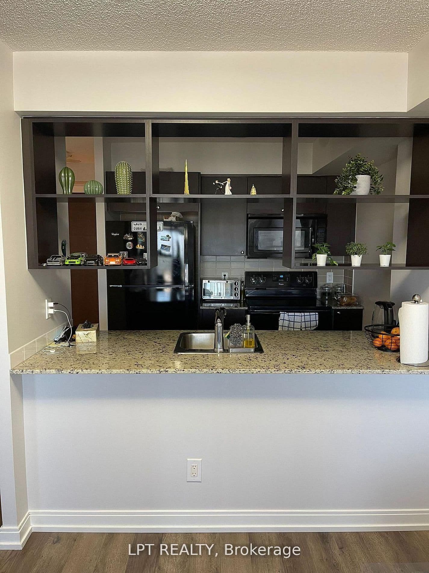 181 Village Green Square, Unit 812 thumbnail 5