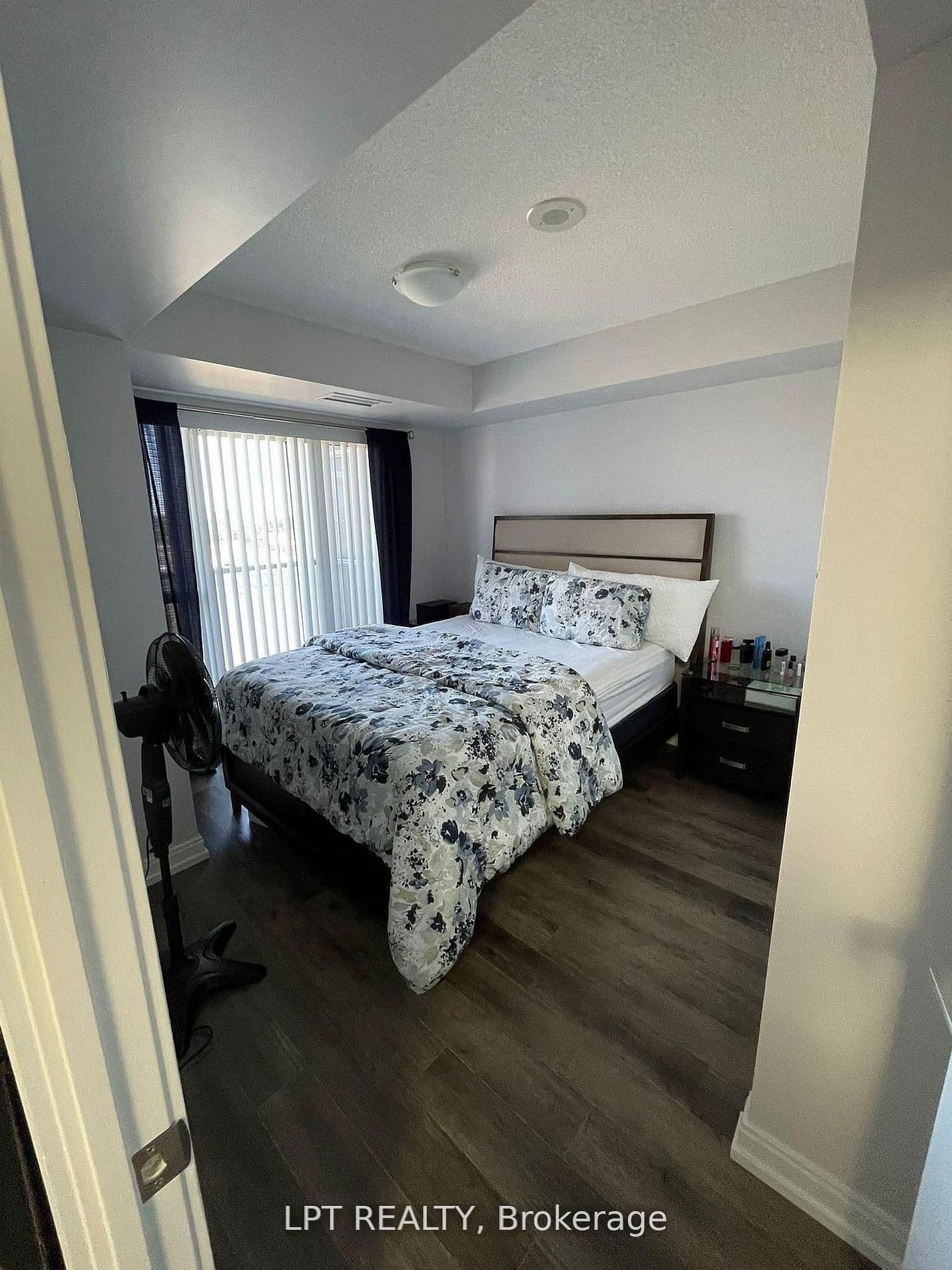 181 Village Green Square, Unit 812 thumbnail 7