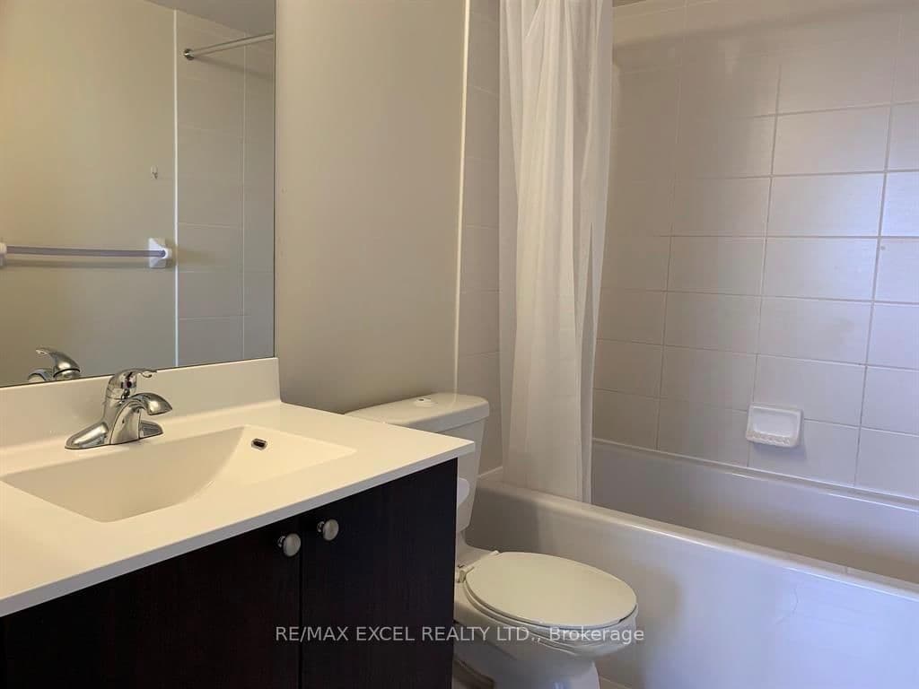 151 Village Green Square, Unit 1806 thumbnail 10